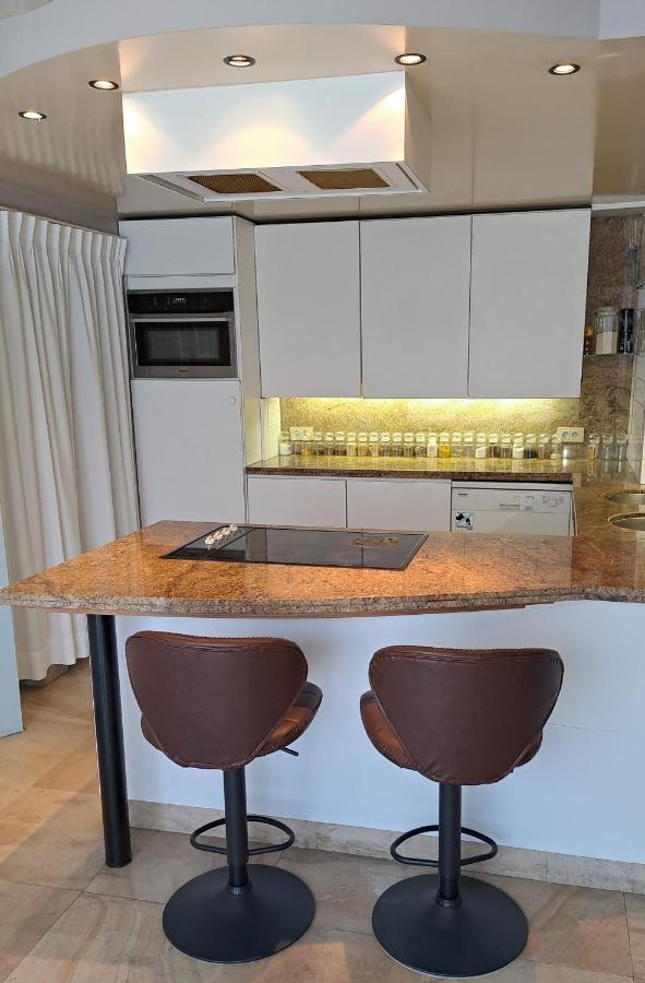 Beautyd Grey Room Centrum Gullegem Wevelgem Exteriör bild